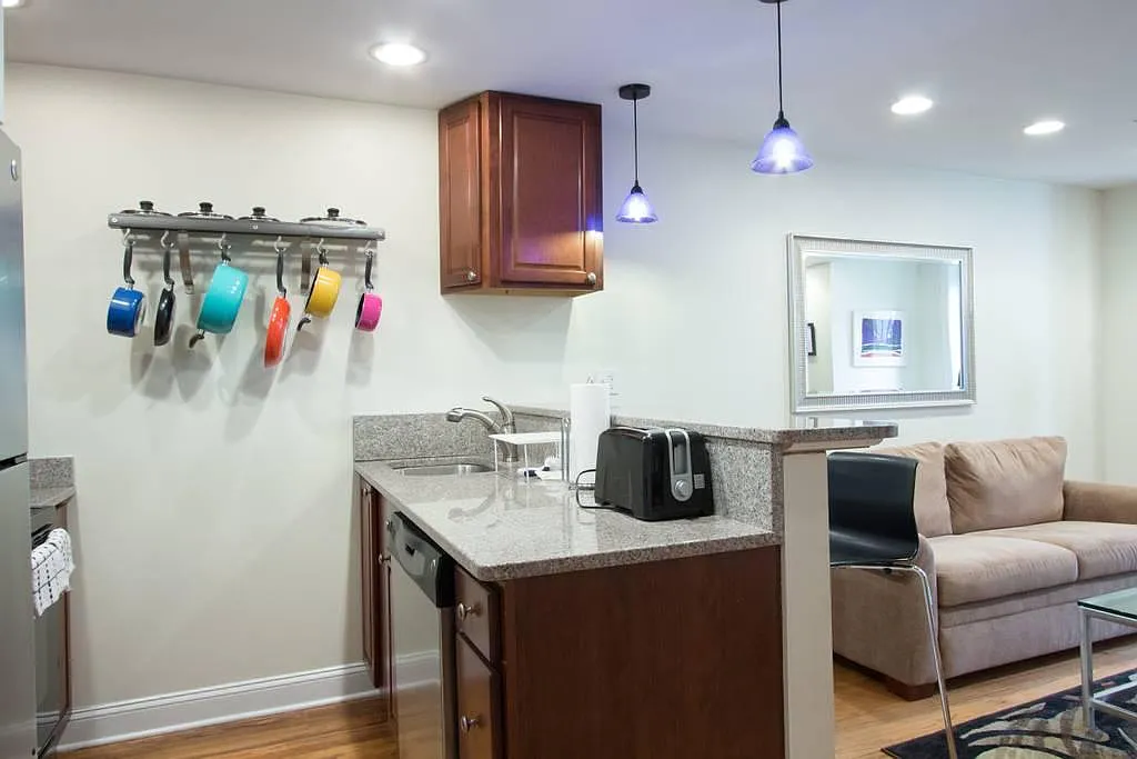 2 bed, 700 sqft, $2,590 — Photo 4