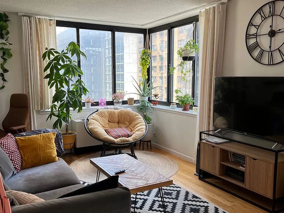 1st image of 250 E 40th St APT 10E