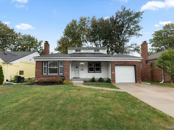 21209 Huntington Ave, Harper Woods, MI 48225