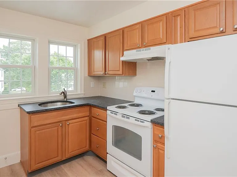 11 Village Ln #B — Photo 11