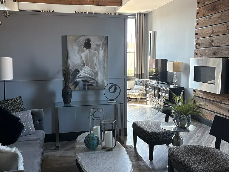 12 King St W #1 — Photo 8