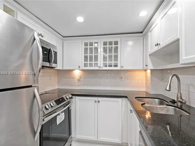 1621 Collins Avenue Cu #908 — Photo 24
