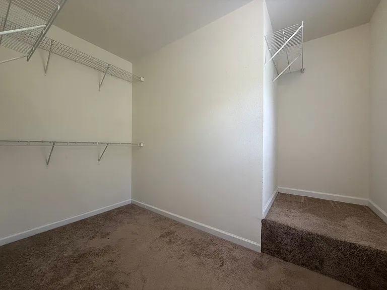 5994 Fox Point Cir — Photo 9