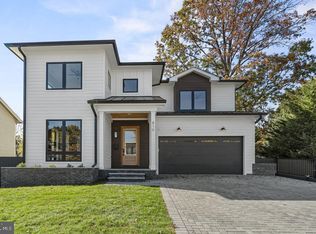 810 N Harrison St, Arlington, VA 22205