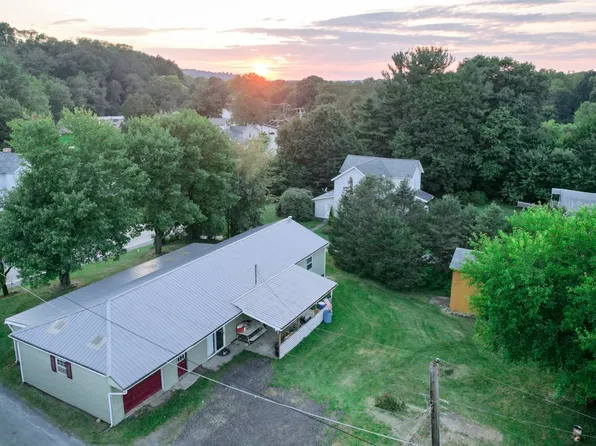 506 Portersville Rd, Ellwood City, PA 16117