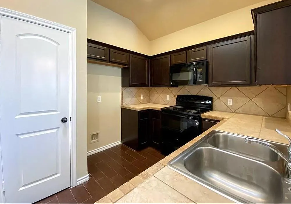 3 bed, 2.0 bath, 1266 sqft, $1,495 — Photo 4