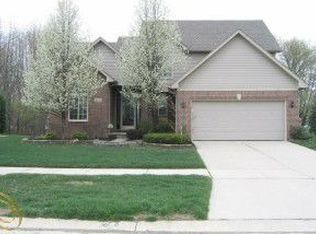 23056 W Creek Dr #2, New Boston, MI 48164