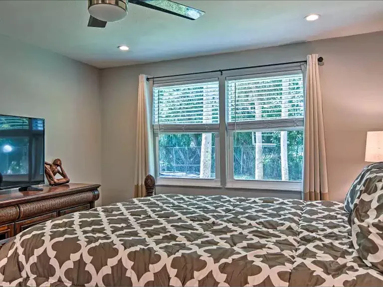 2724 W 49th Ave — Photo 16