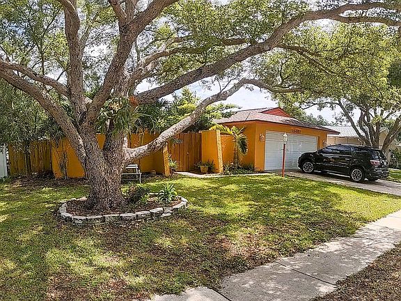 2nd image of 13461 Del Prado Dr S