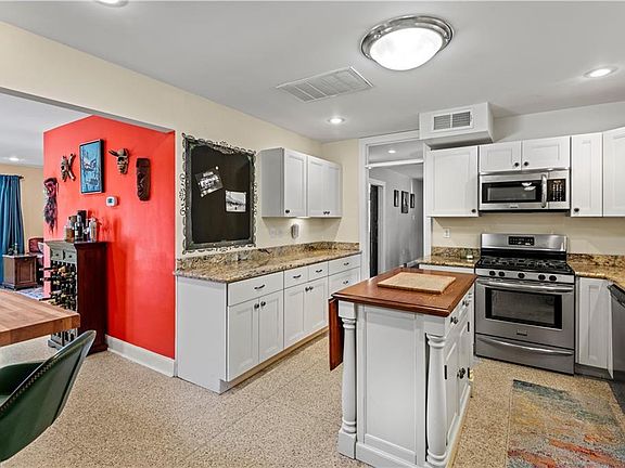 3rd image of 8428 Pritchard Pl
