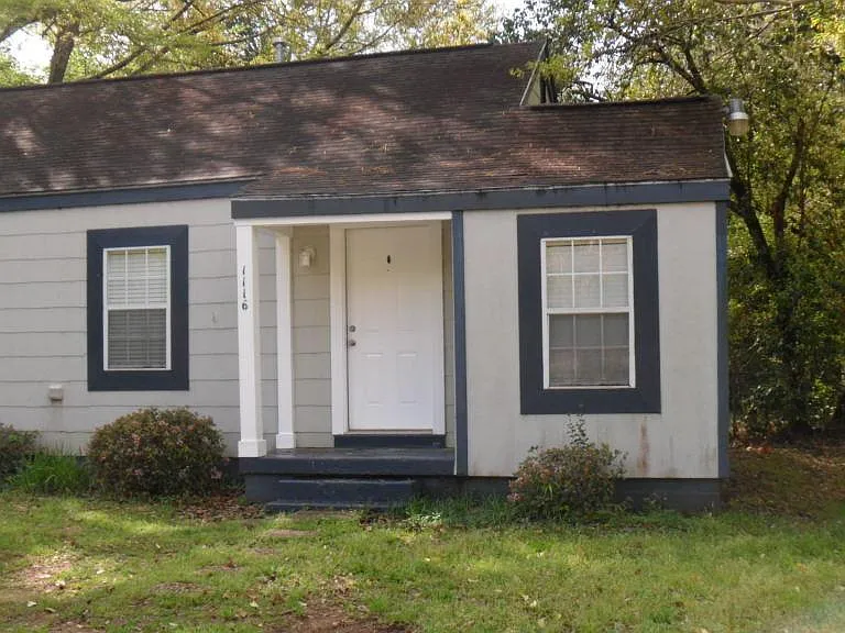 1116 E Glenn Ave — Photo 1