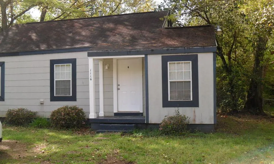 1116 E Glenn Ave