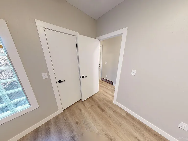 7926 Lorain Ave — Photo 3