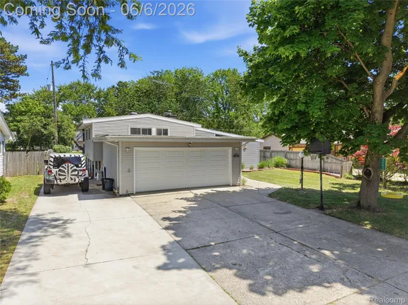 1112 Washburn Pl E, Saginaw, MI 48602