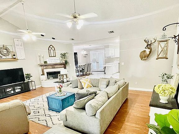 2nd image of 558 Margiana Dr