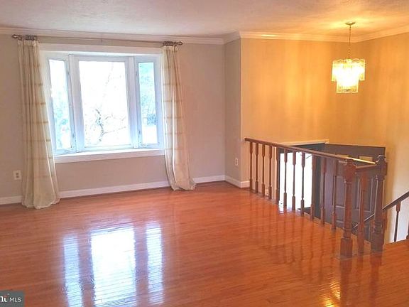 4th image of 16500 Raven Rock Dr