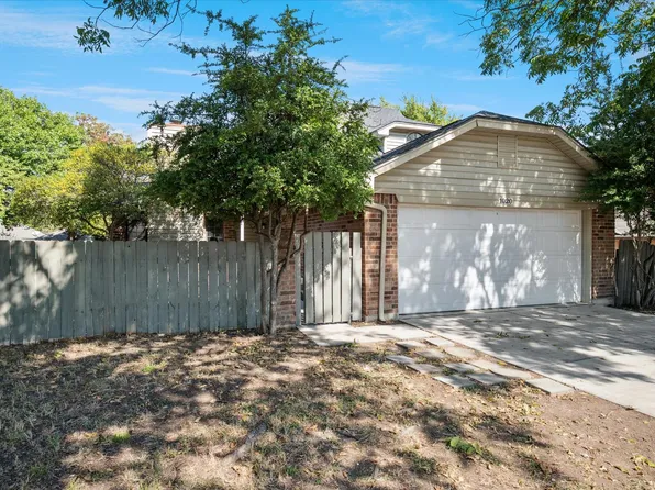 1020 W Hills Ter, Saginaw, TX 76179