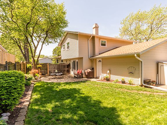5th image of 413 Charlestown Dr