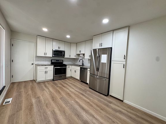 3rd image of 645 Lawnview Dr