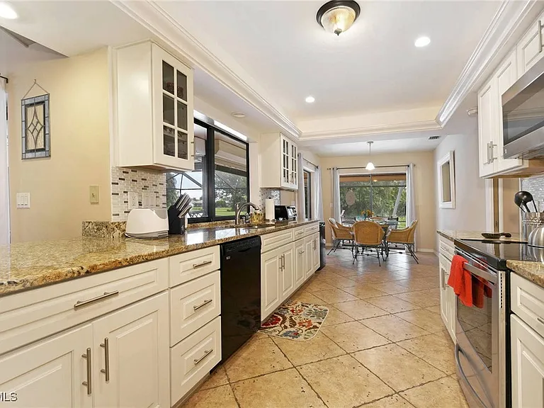4220 Glasgow Ct — Photo 7