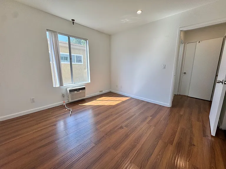 3746 Mentone Ave — Photo 18