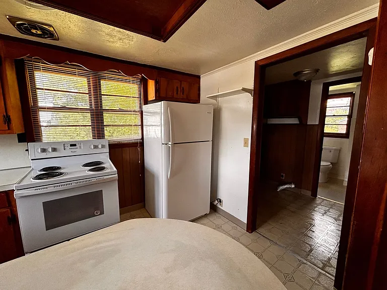104 Meridith St — Photo 3