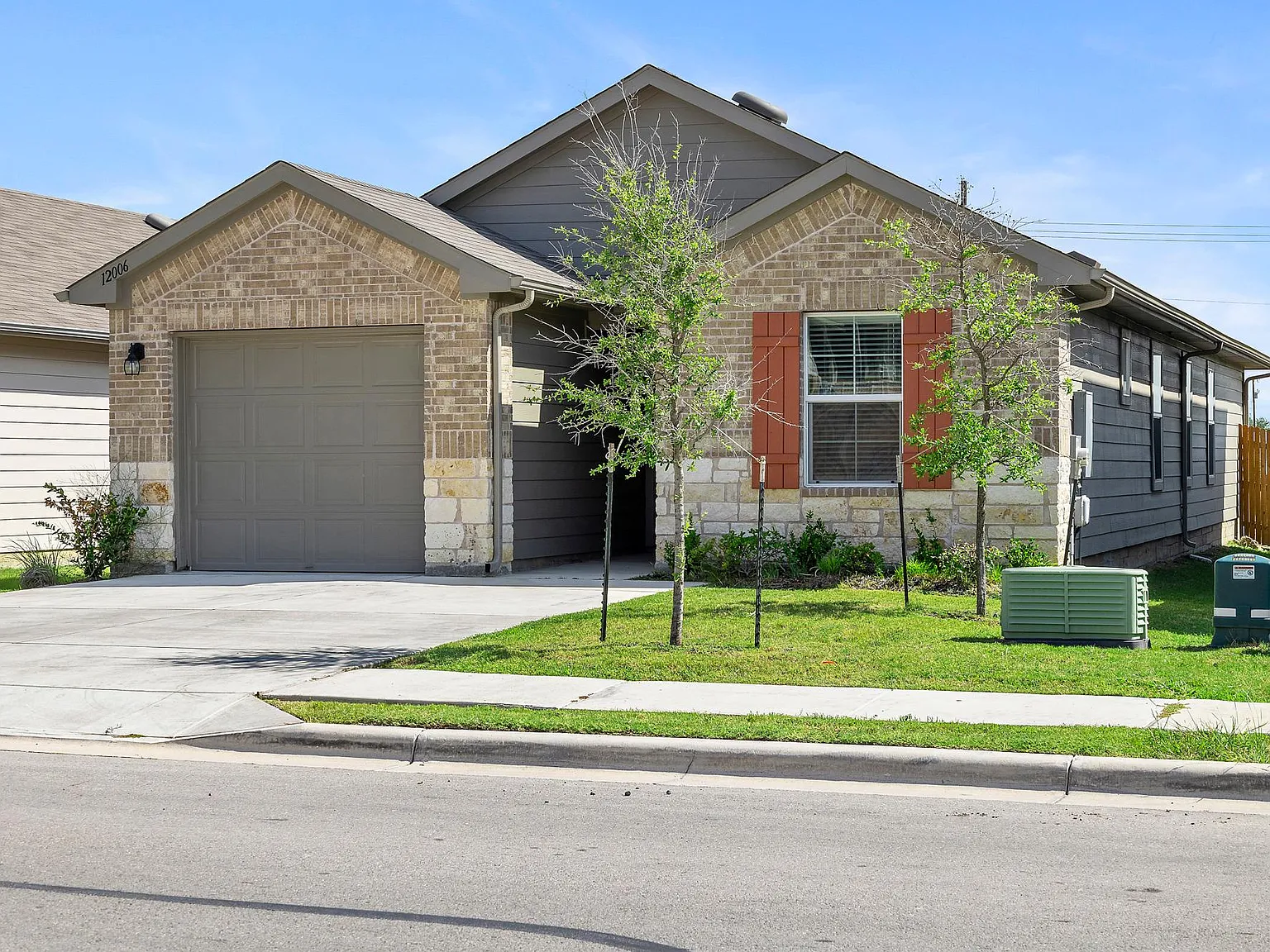 4 bed, 1502 sqft, $2,100 — Photo 3