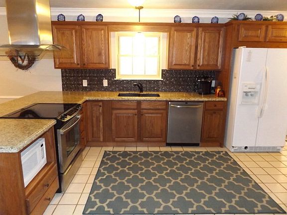 3rd image of 1400 Southwood Dr