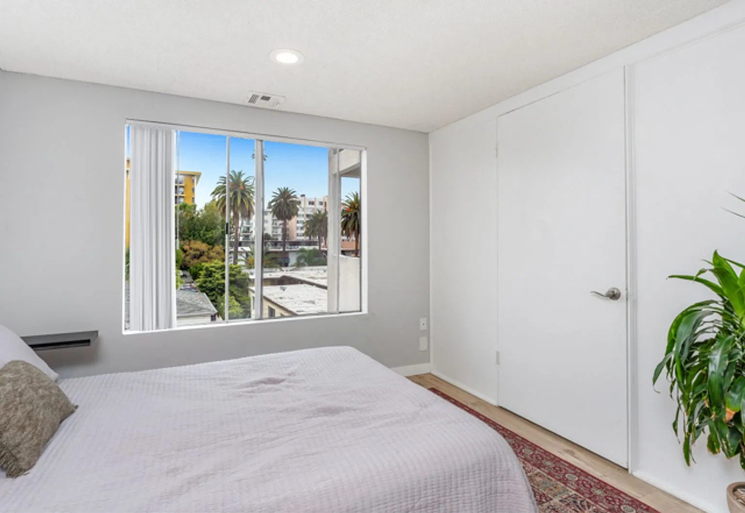 Reno Apartments — Photo 4