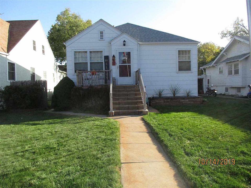 1st image of 806 W A St