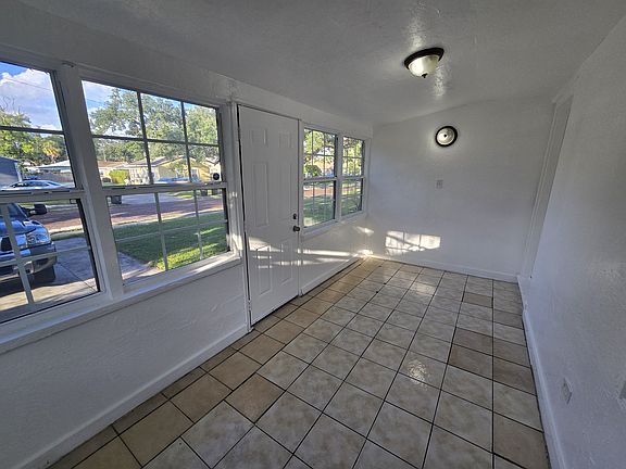 5th image of 740 17th Ave S #1