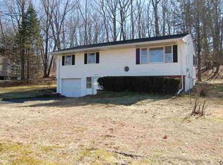 19 Kaine Dr, Guilderland, NY 12084
