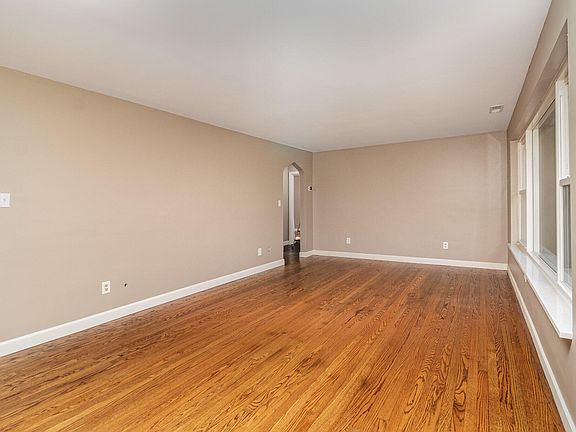 5th image of 6 Glenna Ct