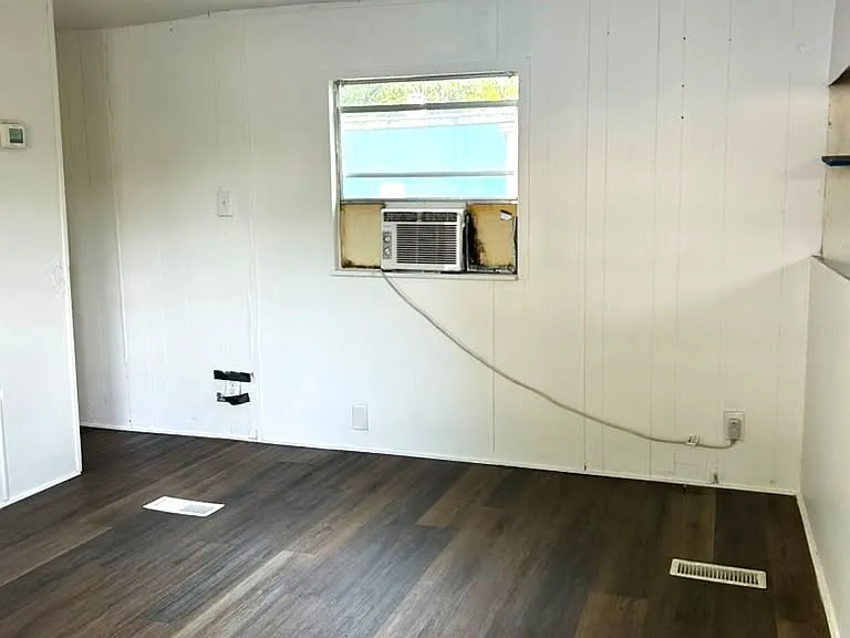 7015 Julia St — Photo 2