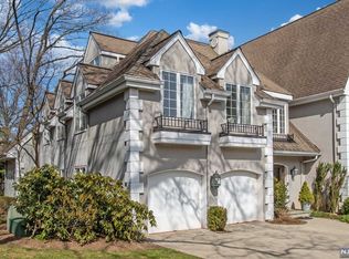 16 Normandy Ct, Ho Ho Kus, NJ 07423