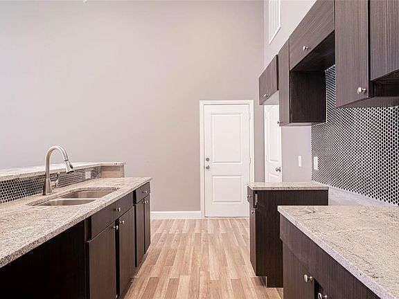 5th image of 3725 Black Oak Dr