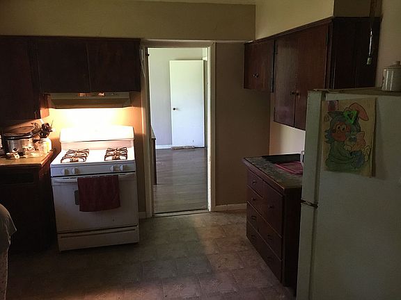 2nd image of 430 W 6th St