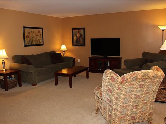 3rd image of 127 Chancellor Ln