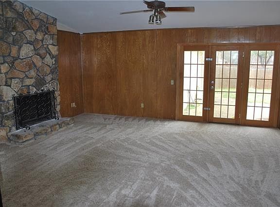 2nd image of 907 Carleton Dr