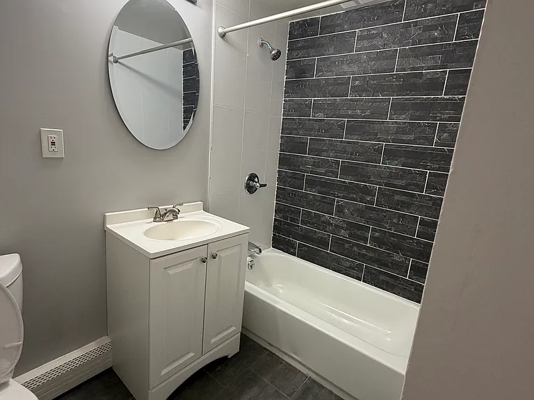 Garden Hill Apartments — Photo 4
