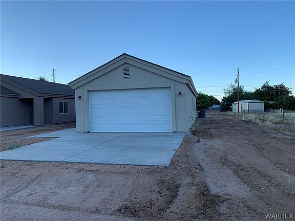 2nd image of 1695 E Hearne Avenue