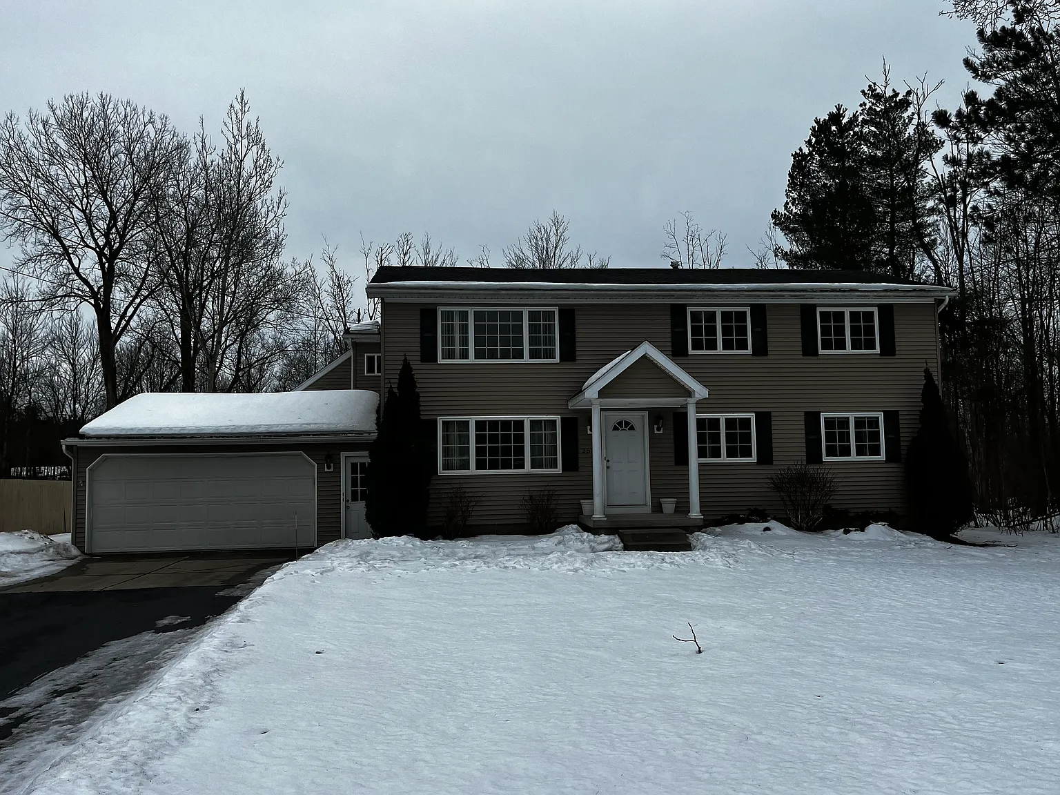 3 bed, 1200 sqft, $1,700 — Photo 1