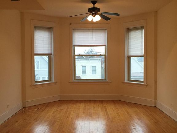 2nd image of 1533 W Diversey Pkwy APT 2