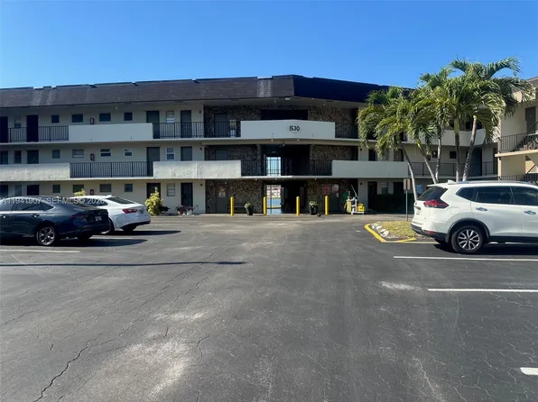 1530 NE 191st St APT 205, Miami, FL 33179