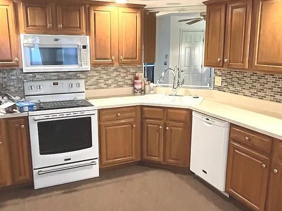 4th image of 2016 Lakefield Dr