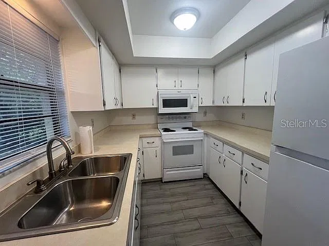 2 bed, 2.0 bath, 888 sqft, $2,195 — Photo 4