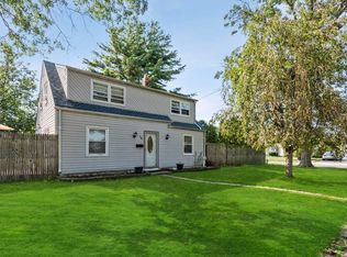 18 Aster Ln, Levittown, NY 11756