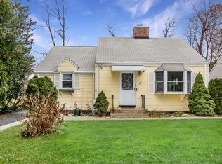 40 Cummings Ave, White Plains, NY 10604
