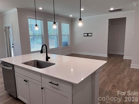 5th image of 2028 Skyhawk Dr