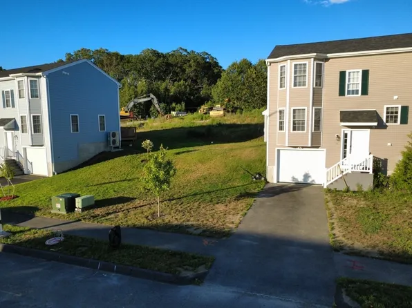 5 Snowberry Cir, Worcester, MA 01607